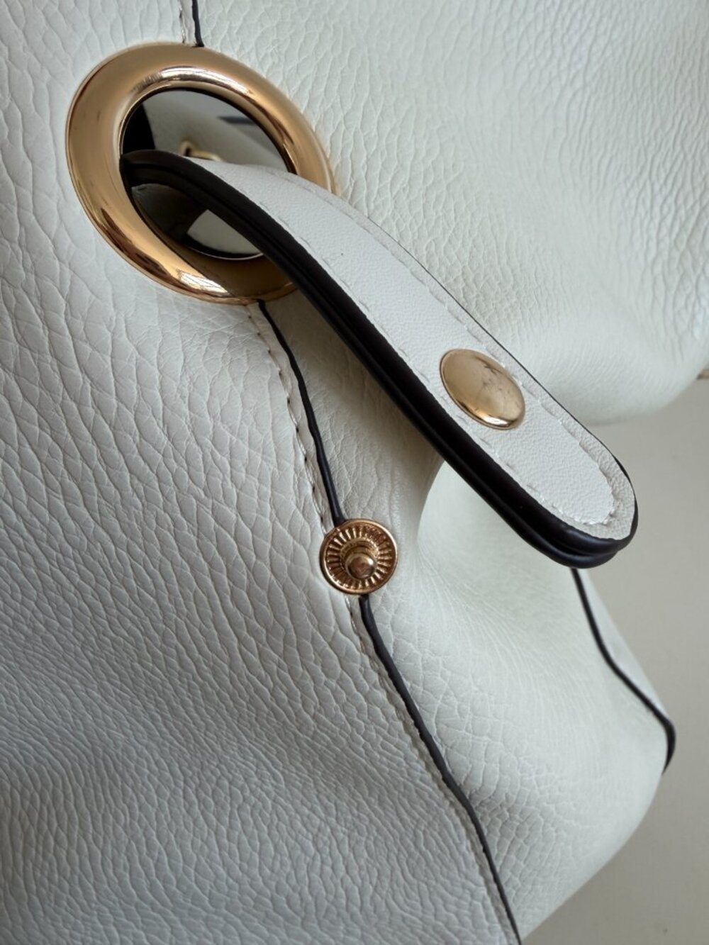 Sondra Roberts oversized tote creamy white luxe gold-tone hardware black trim - Picture 13 of 16